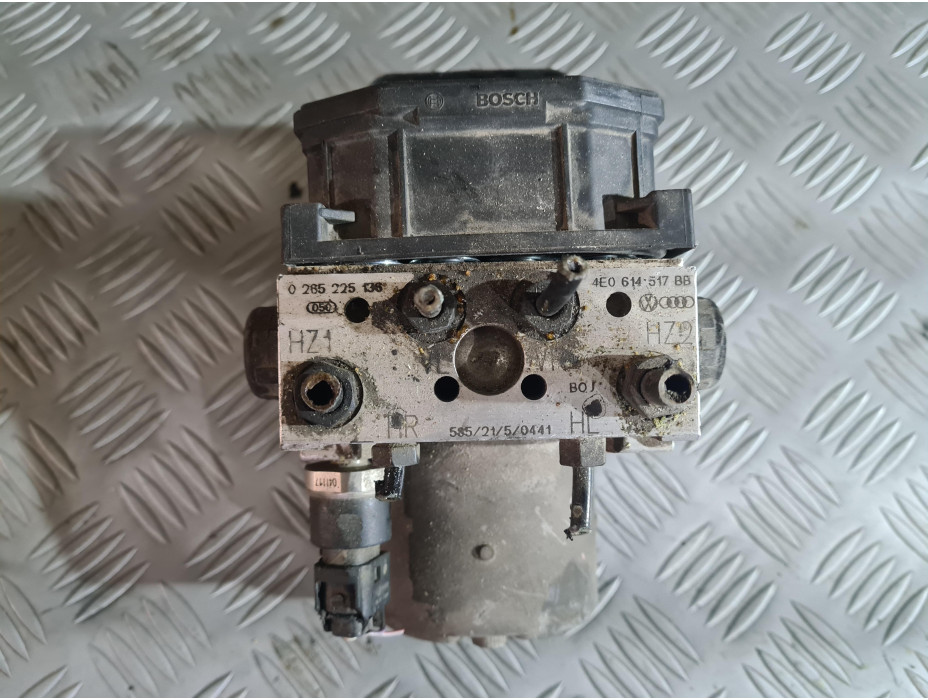 ABS помпа за Audi A8 D3 3.2 - предно предаване ABS помпа за Audi A8 D3 3.2 - предно предаване