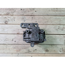 Ляв тампон за двигател за Фолксваген Пасат Б7 / VW Passat B7 2.0 TDI Ляв тампон за двигател за Фолксваген Пасат Б7 / VW Passat B7 2.0 TDI