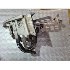 Държач за ляв калник за Audi A8 D3 Държач за ляв калник за Audi A8 D3