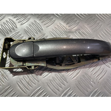 Предна лява външна дръжка за Volkswagen Touran 1T - Десен волан Предна лява външна дръжка за Volkswagen Touran 1T - Десен волан