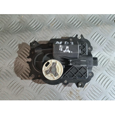 Предно дясно моторче за брави вакуум за Audi A8 D3 Предно дясно моторче за брави вакуум за Audi A8 D3