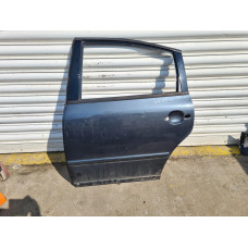 Задна лява врата за VW Passat B5 2.5 TDI Задна лява врата за VW Passat B5 2.5 TDI
