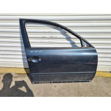Предна дясна врата за VW Passat B5 2.5 TDI Предна дясна врата за VW Passat B5 2.5 TDI