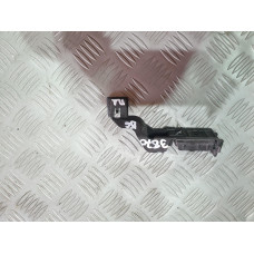 Преден десен държач за калник за VW Passat B6 2.0 TDI Преден десен държач за калник за VW Passat B6 2.0 TDI