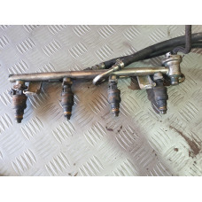 Бензинов рейл с горивни дюзи за VW Passat B5 1.8 T комби