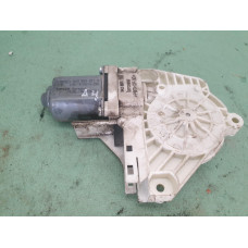 Предно ляво моторче за ел. стъкло за Audi A4 B8 Предно ляво моторче за ел. стъкло за Audi A4 B8