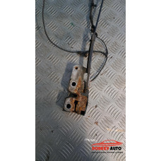 Брава за преден капак (десен волан) VW Passat B7 1.6 TDI Брава за преден капак (десен волан) VW Passat B7 1.6 TDI