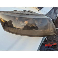 Десен фар за Audi A6 4F TDI Десен фар за Audi A6 4F TDI