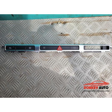 Лайсна (хром + аварийни) за Audi A8 D3