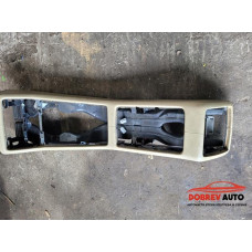 Конзола (средна - бежова) за Audi A8 D3 6.0 W12