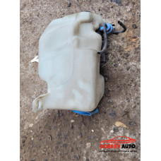 Казанче течност за чистачки с помпичка за VW Golf MK4