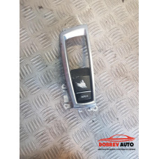 Бутон ръчна спирачка (десен волан) за BMW F10 520d Sedan Бутон ръчна спирачка (десен волан) за BMW F10 520d Sedan