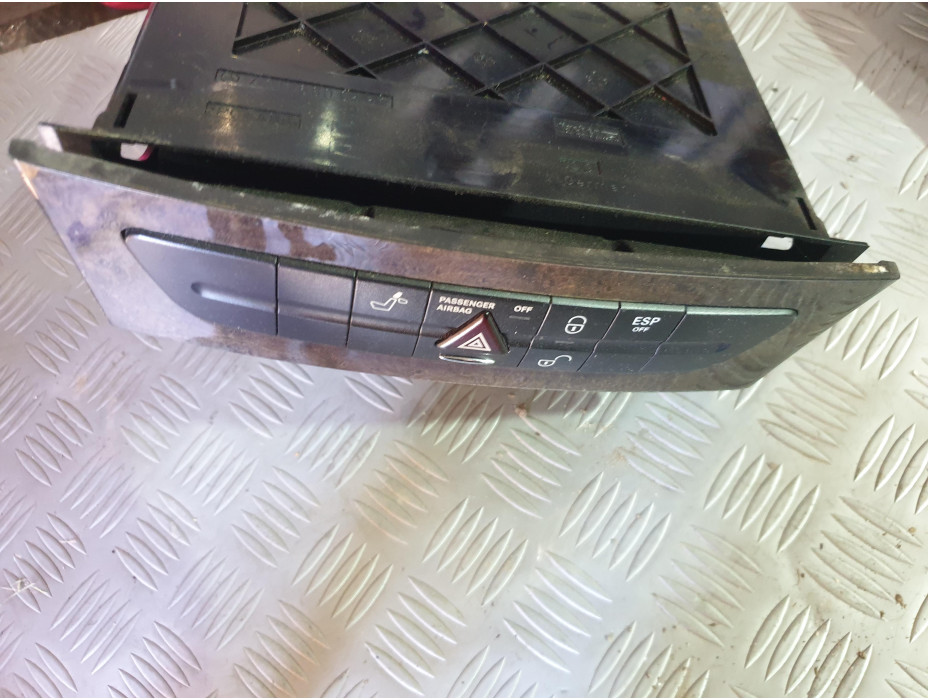 CD ченджър за Mercedes E Class W211 2.7CDI CD ченджър за Mercedes E Class W211 2.7CDI