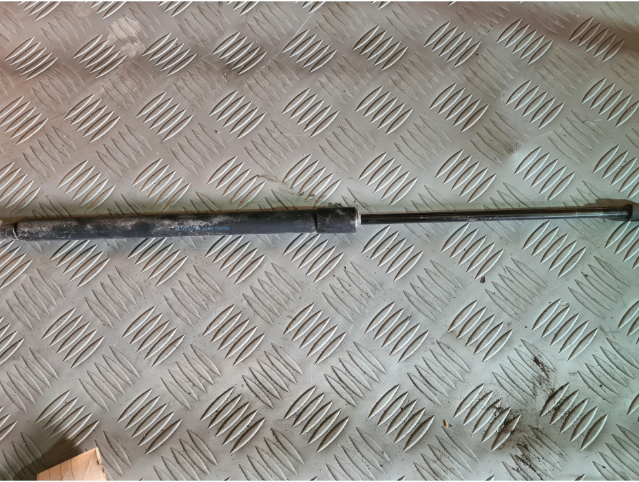 Амортисьор за преден капак за Audi A3 8P Hatchback