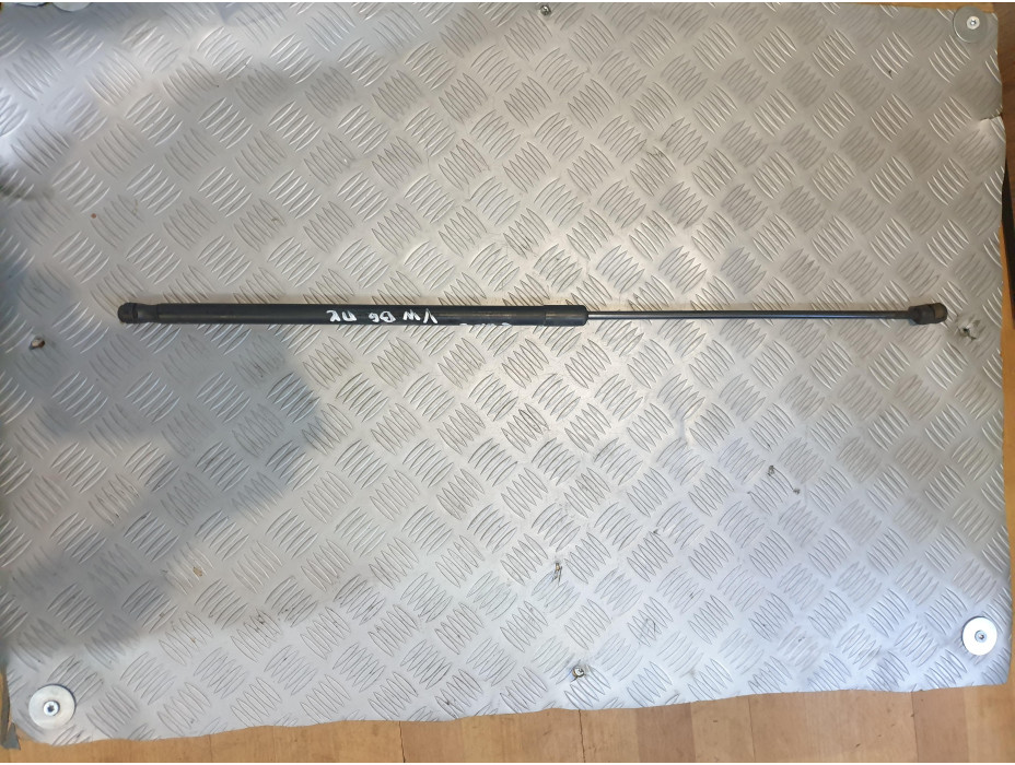 Амортисьор за преден капак за VW Passat B6 2.0 TDI