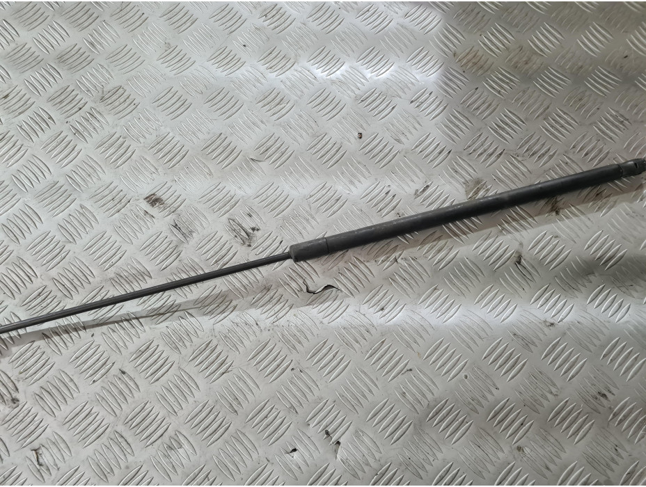 Амортисьор за преден капак за VW Passat B6 2.0 TDI BMP Амортисьор за преден капак за VW Passat B6 2.0 TDI BMP