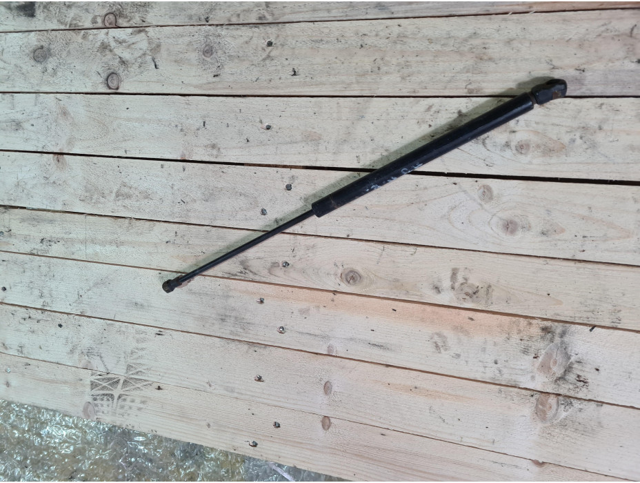 Амортисьор за преден капак за Ауди А3 8Л / Audi A3 8L