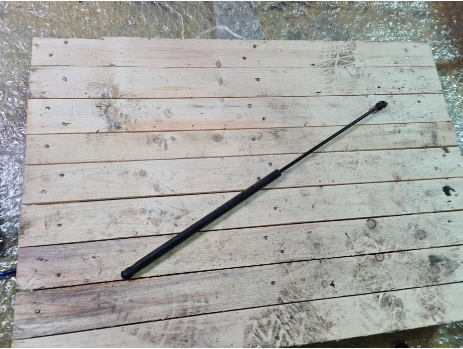 Амортисьор за преден капак за Ауди А3 8П / Audi A3 8P