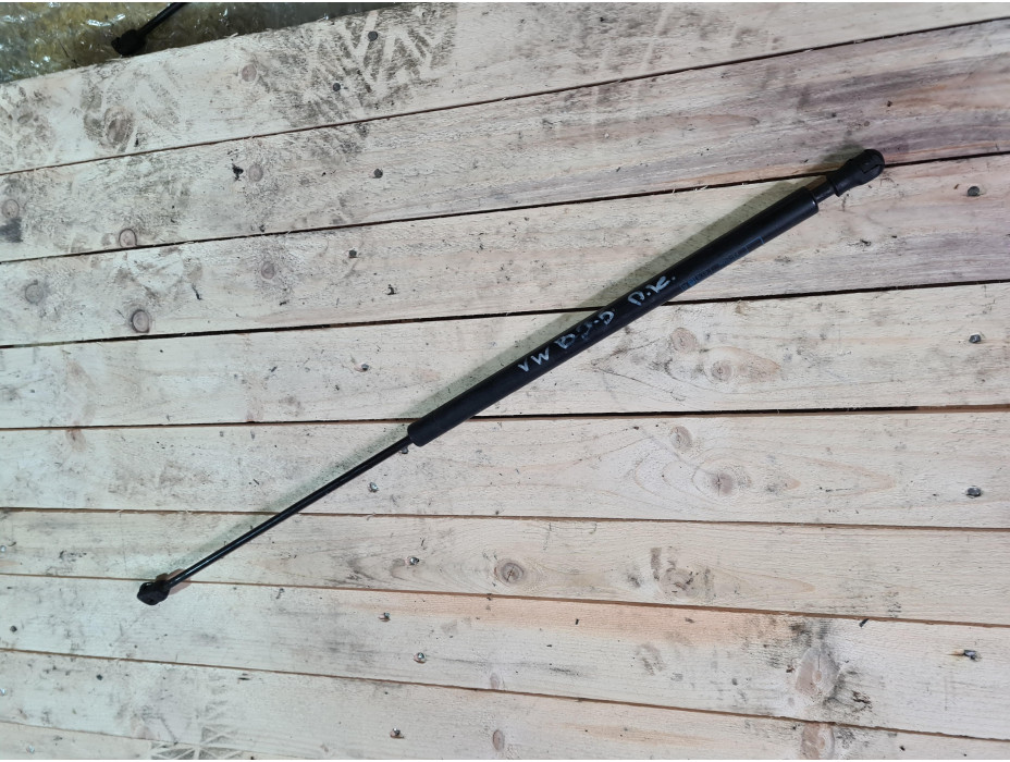 Амортисьор за преден капак за Фолксваген Пасат Б5.5 / Volkswagen Passat B5.5 Амортисьор за преден капак за Фолксваген Пасат Б5.5 / Volkswagen Passat B5.5