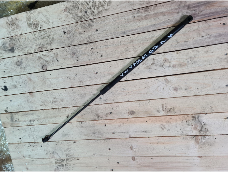 Амортисьор за преден капак за Фолксваген Пасат Б7 / VW Passat B7 2.0 TDI Амортисьор за преден капак за Фолксваген Пасат Б7 / VW Passat B7 2.0 TDI