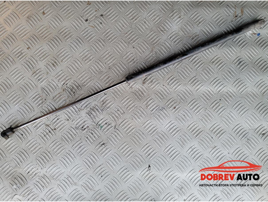 Амортисьор (преден капак) за Audi A3 8P 2.0 TDI (Facelift) Амортисьор (преден капак) за Audi A3 8P 2.0 TDI (Facelift)