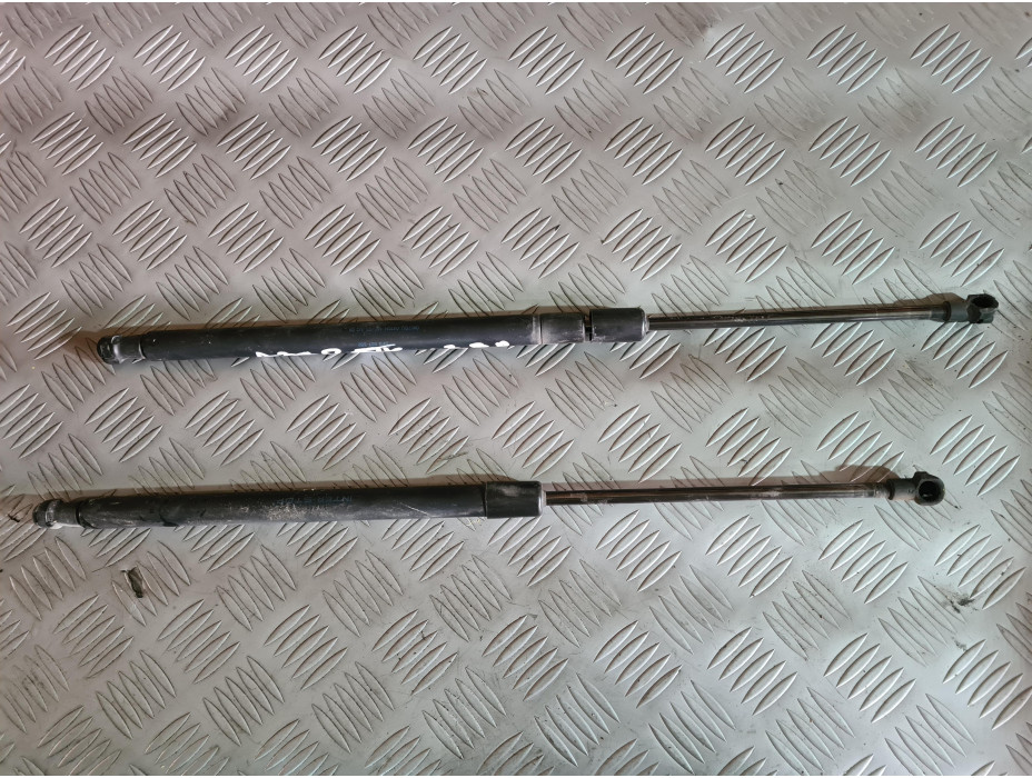 Амортисьори за заден капак за Audi A3 8P Hatchback Амортисьори за заден капак за Audi A3 8P Hatchback