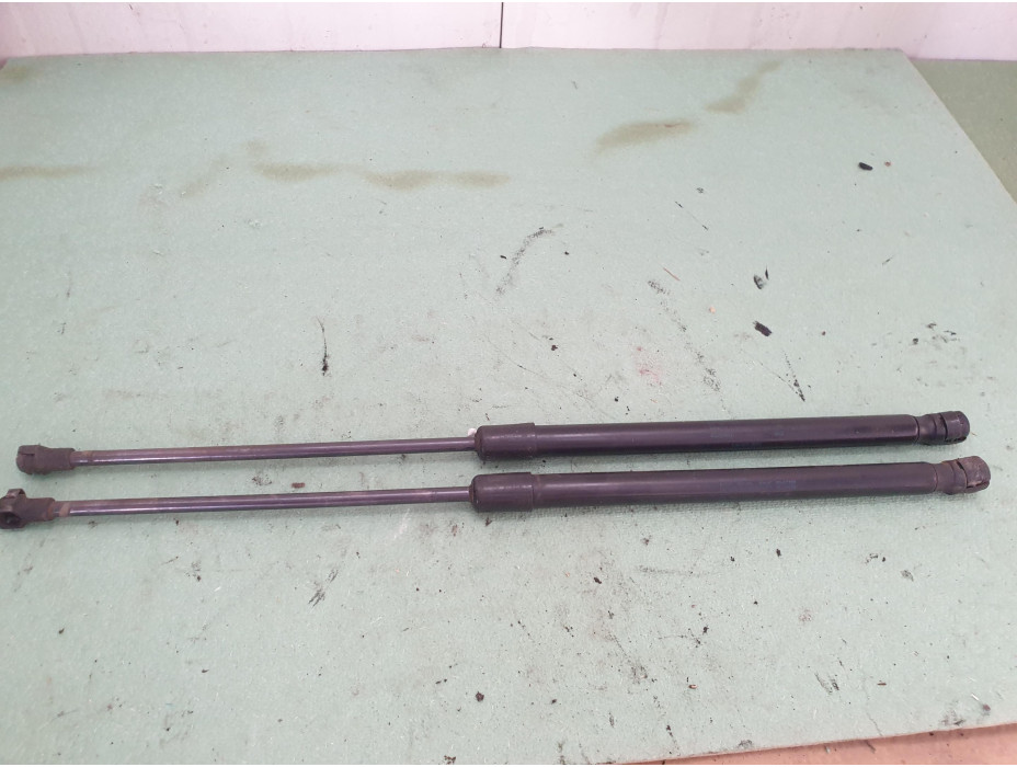 Амортисьори за заден капак за VW Passat B5 комби Амортисьори за заден капак за VW Passat B5 комби