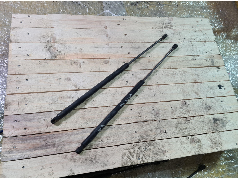 Амортисьори за заден капак за Мерцедес Вито W639 / Mercedes Vito W639