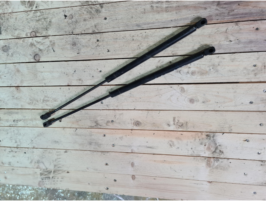 Амортисьори за заден капак за Форд Фиеста / Ford Fiesta MK4 Амортисьори за заден капак за Форд Фиеста / Ford Fiesta MK4