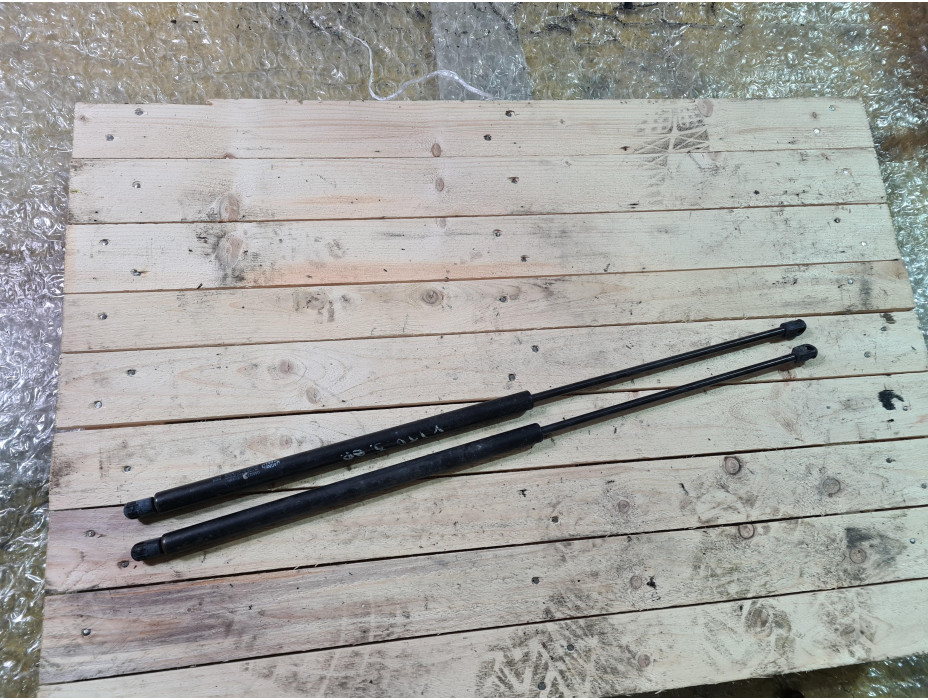 Амортисьори за задна врата за Мерцедес Вито W638 / Mercedes Vito W639 Амортисьори за задна врата за Мерцедес Вито W638 / Mercedes Vito W639