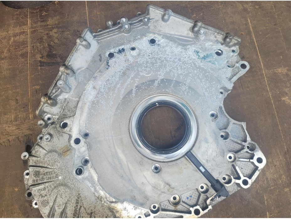 Ангренажен капак за Audi A8 D4 4.0 TFSI Ангренажен капак за Audi A8 D4 4.0 TFSI