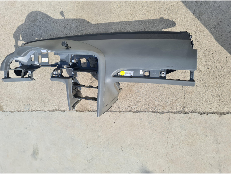 Арматурно табло за Audi A6 C6 3.2 FSI Quattro Арматурно табло за Audi A6 C6 3.2 FSI Quattro