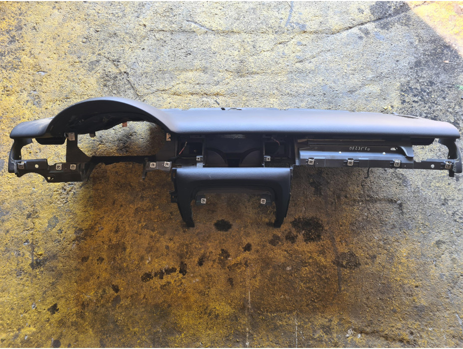 Арматурно табло за Audi A8 D3 4.2i Long Арматурно табло за Audi A8 D3 4.2i Long