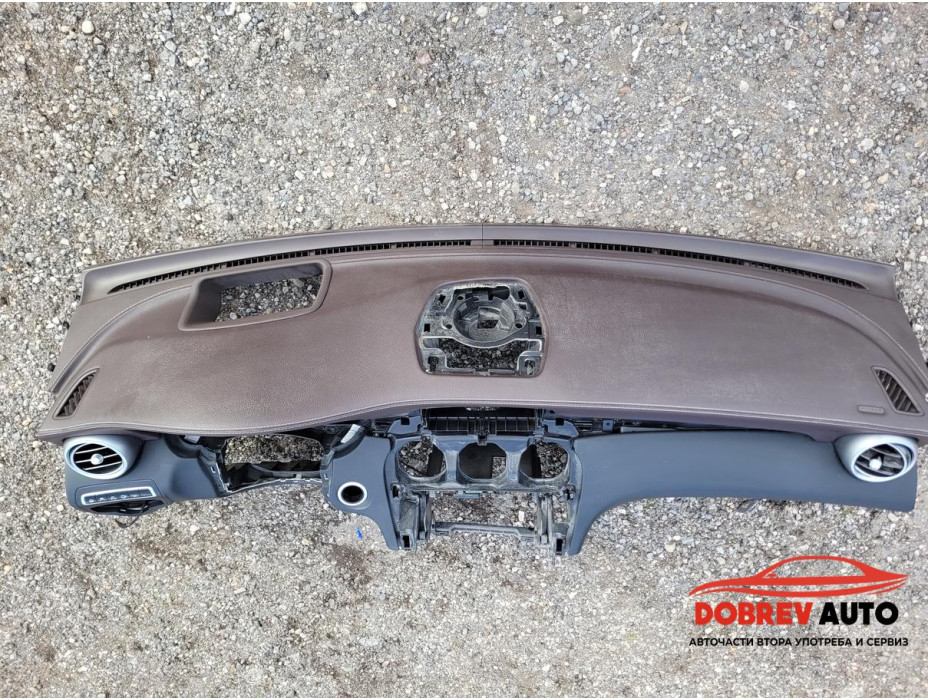 Арматурно табло за Mercedes GLC X253 кафяво