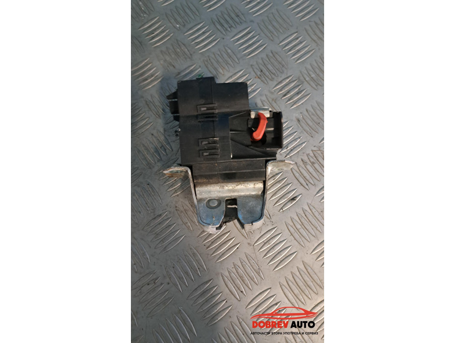 Брава за заден капак за Mercedes C 220 CDI W203