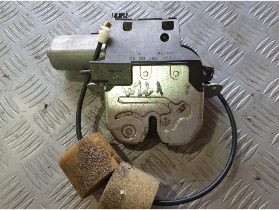 Брава за заден капак за  Mercedes S Class W221