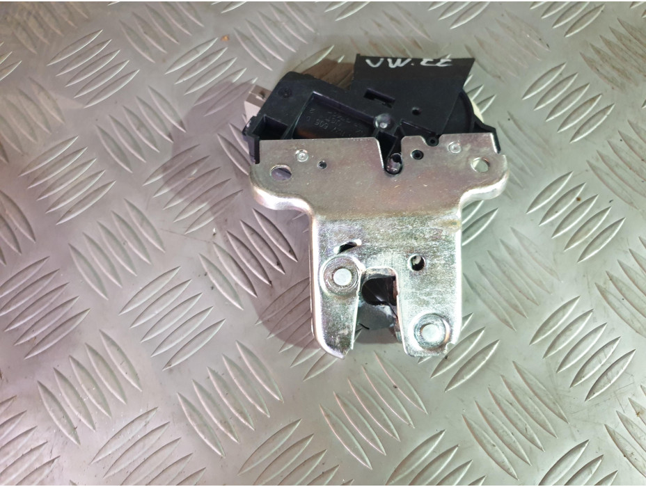 Брава за заден капак за VW Passat CC 2.0TSI