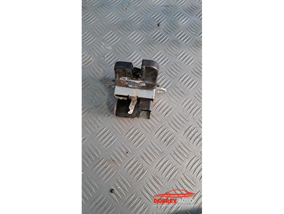 Брава за заден капак за VW Touran 2.0 FSI