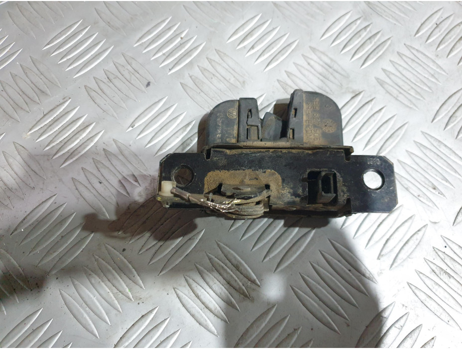 Брава за заден капак за Фолксваген Пасат Б5.5 комби / VW Passat B5.5 2.5 TDI Брава за заден капак за Фолксваген Пасат Б5.5 комби / VW Passat B5.5 2.5 TDI