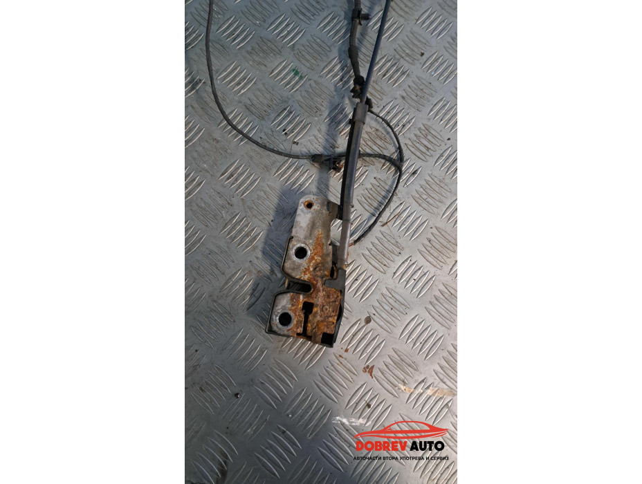 Брава за преден капак (десен волан) VW Passat B7 1.6 TDI Брава за преден капак (десен волан) VW Passat B7 1.6 TDI