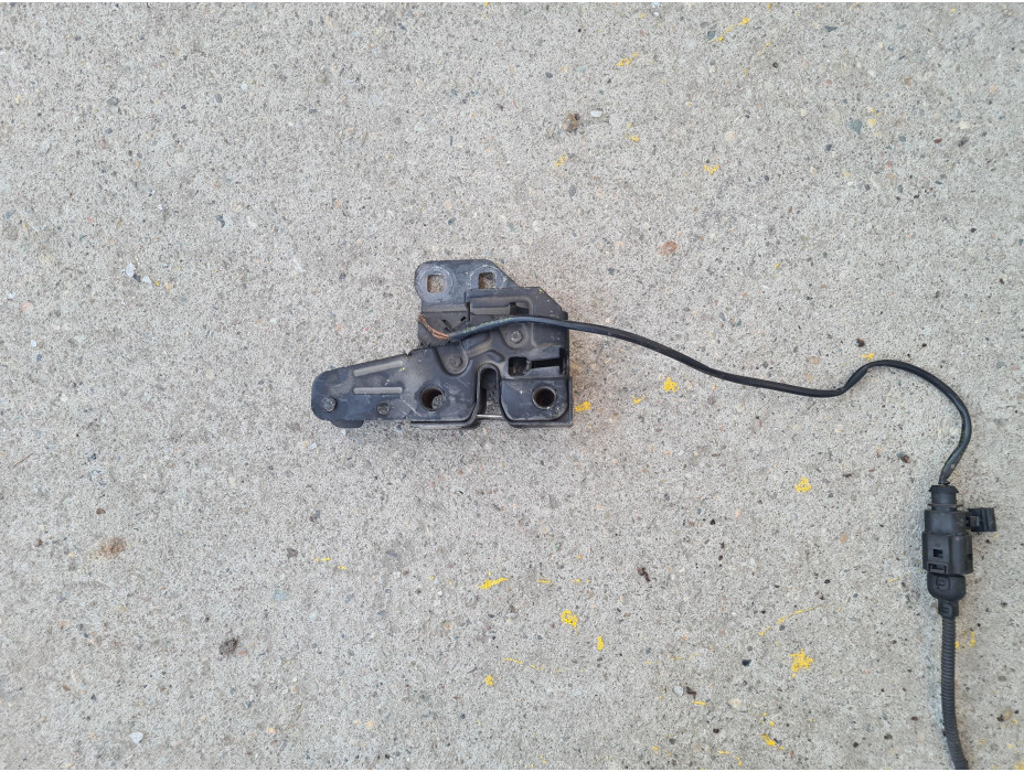 Брава за преден капак за Audi A6 C6 2.7 TDI Quattro