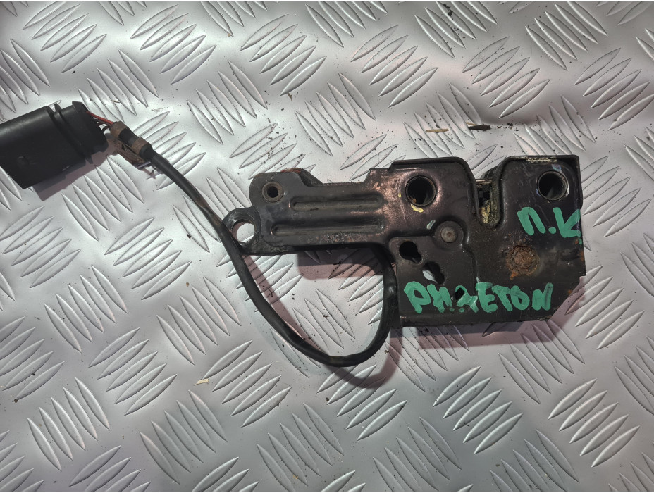 Брава за преден капак за Volkswagen Phaeton Брава за преден капак за Volkswagen Phaeton