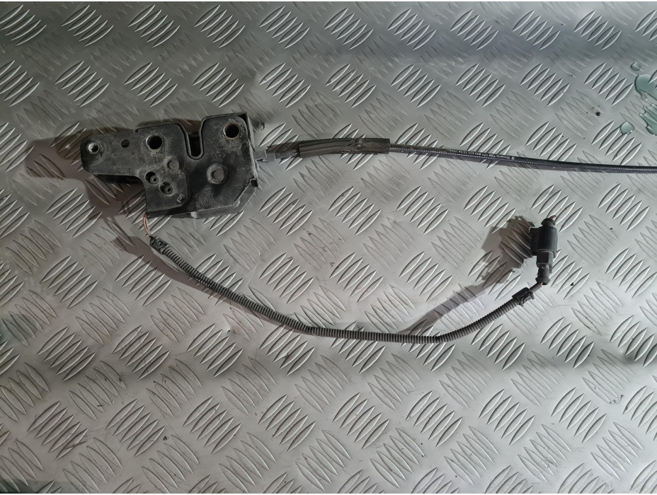 Брава за преден капак за VW Touran 1T