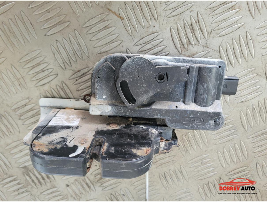 Брава (заден капак) за Mercedes Viano W639