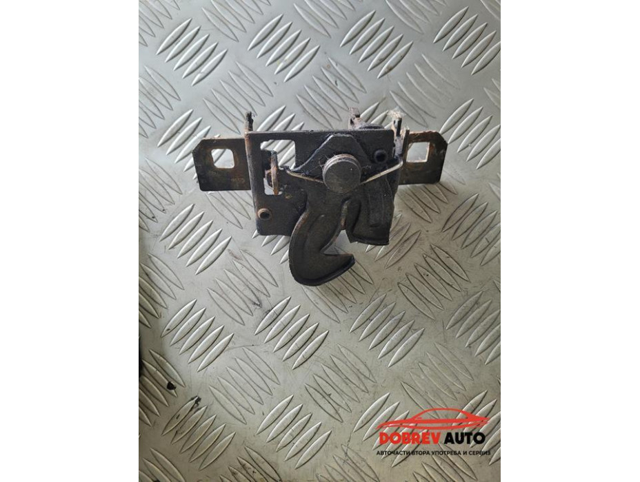 Брава (преден капак) за VW Sharan