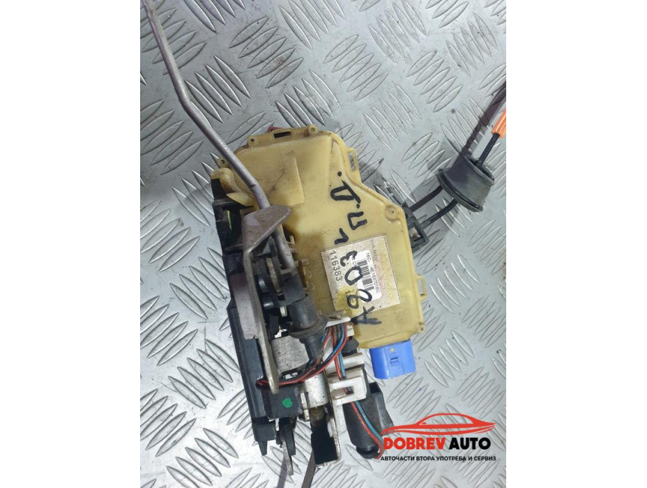 Брава (предна дясна - Keyless) за Audi A8 D3 4.2 FSI Long