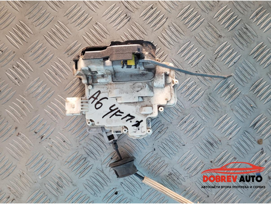 Брава предна дясна за Audi A6 C6 (4F) Брава предна дясна за Audi A6 C6 (4F)