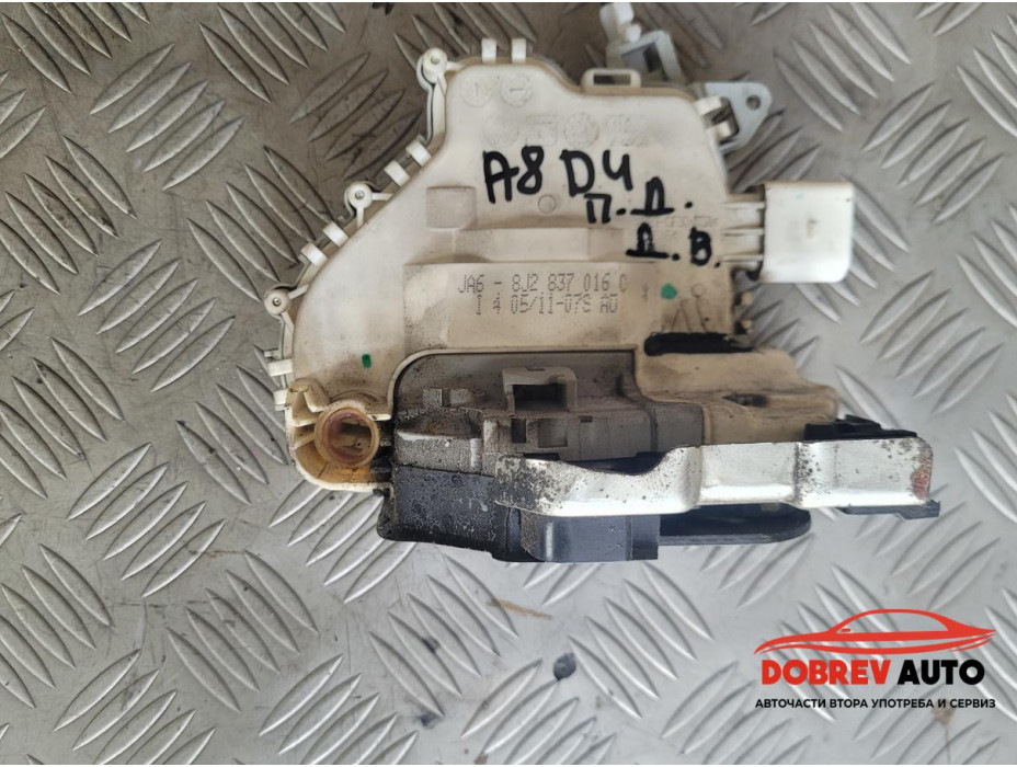 Брава (предна дясна) за Audi A8 D4 3.0 TDI десен волан Брава (предна дясна) за Audi A8 D4 3.0 TDI десен волан