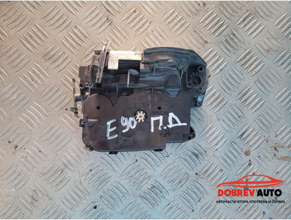 Брава предна дясна за BMW E90 Брава предна дясна за BMW E90