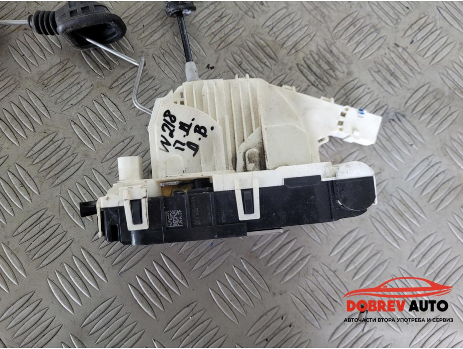 Брава (предна дясна) за Mercedes CLS W218 десен волан Брава (предна дясна) за Mercedes CLS W218 десен волан